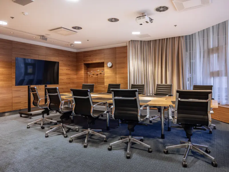 Kokoustila Boardroom – Hilton Helsinki Strand