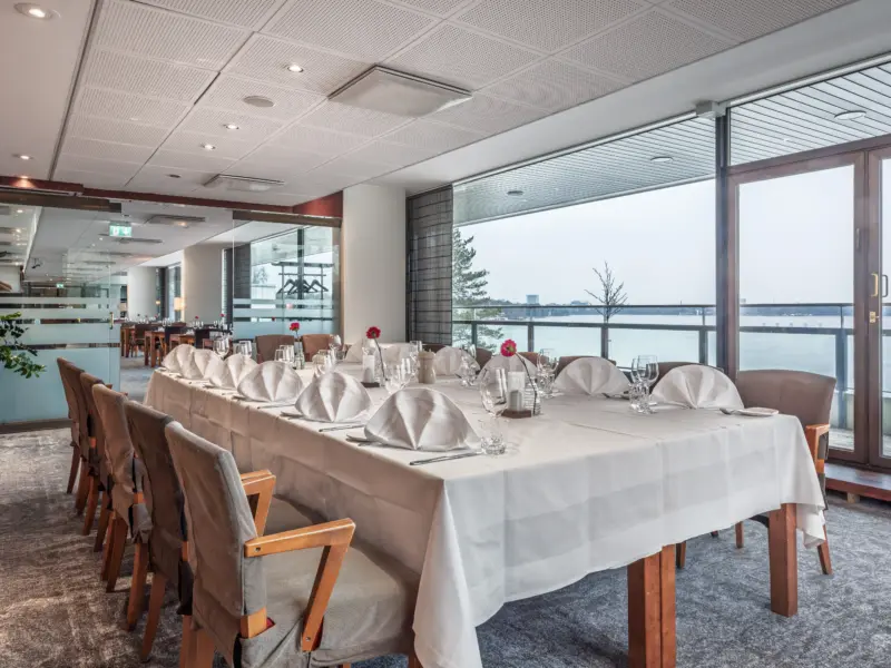 Hilton Helsinki Kalastajatorppa - Ravintola Meritorppa Laajalahti Kabinetti